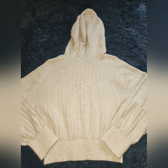 Fate hooded cropped pullover sweater size small 15% wool - Picture 2 of 4